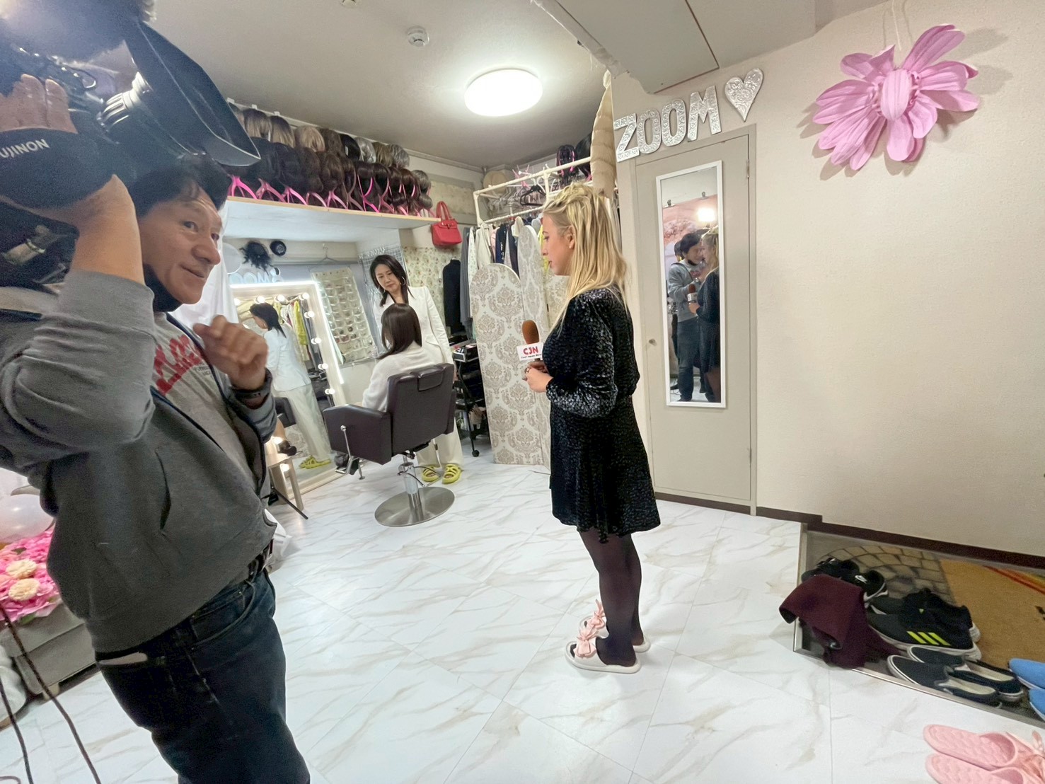 今回は海外の方を変身メイク! 今回は海外の方を変身メイク!